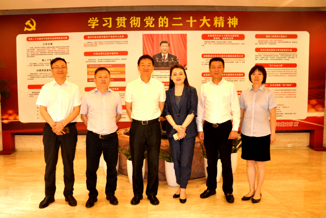 四川尊龙凯时集团党委书记、董事长任丁调研花园宾馆